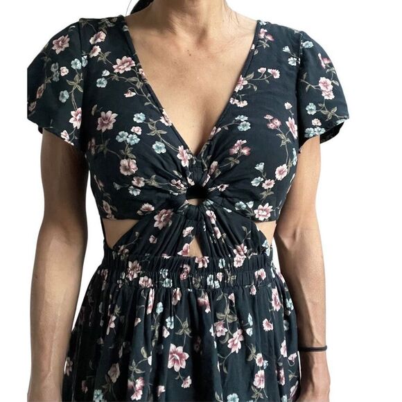 EUC American Eagle Outfitters Floral Cut Out Mini Dress - Size XS - Picture 3 of 12